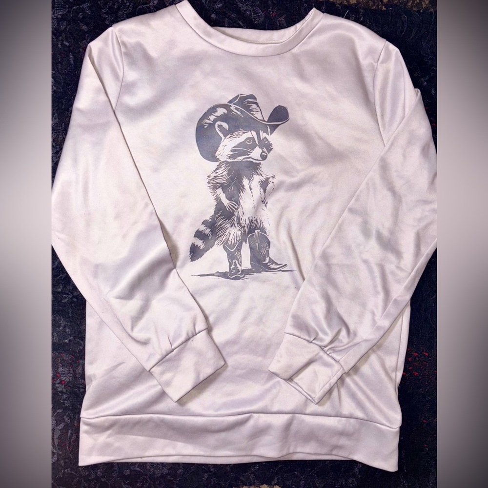 Chic White Sweatshirt with Cowboy Raccoon Design